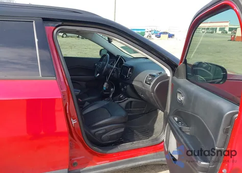 2019 Jeep Compass Altitude Fwd z USA, uszkodzony, nr VIN 3C4NJCBB9KT726402